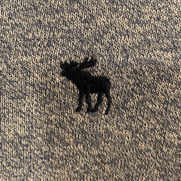 **LIKE NEW** Abercrombie & Fitch Blue V-Neck Sweater. Size S - Picture 4 of 4